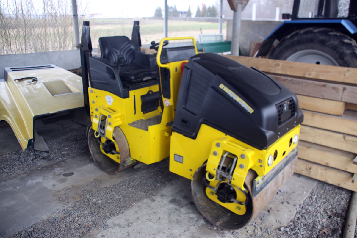 BOMAG BW100 каток