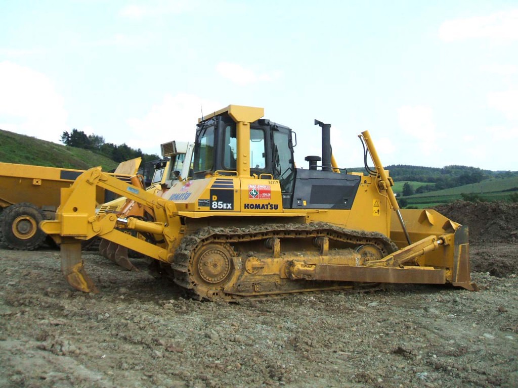 Бульдозер Komatsu D85